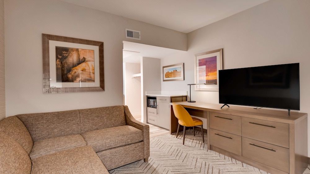 Photo of Livingroom in Edwards Business Park