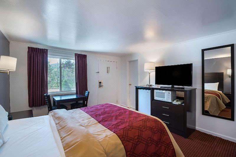 Photo of Bedroom in Lee