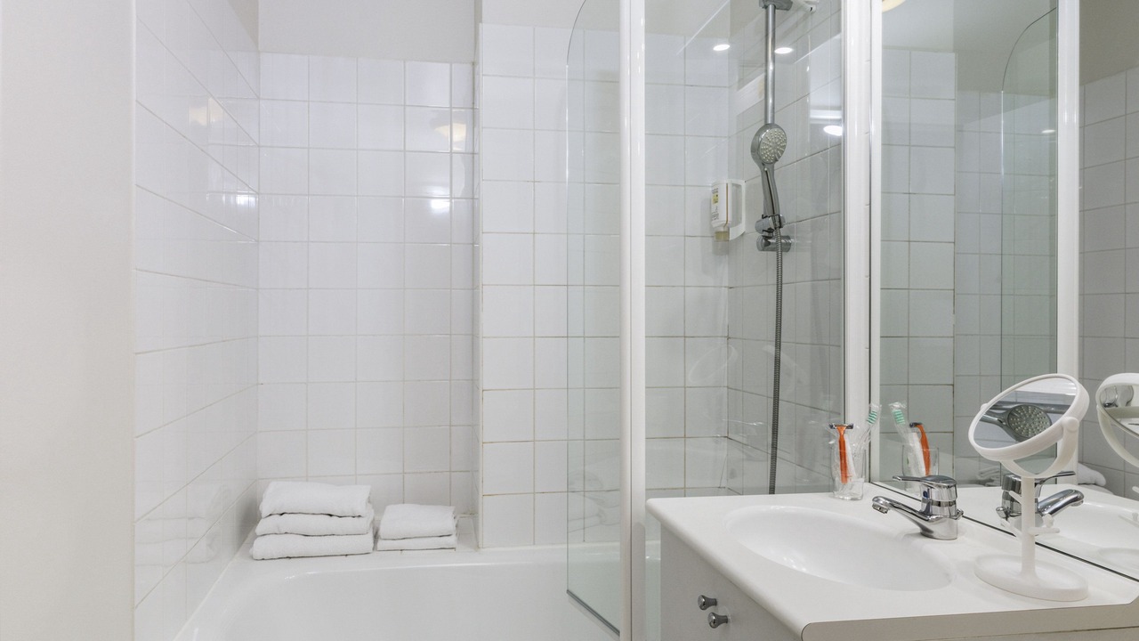 Photo of Bathroom in Clamart