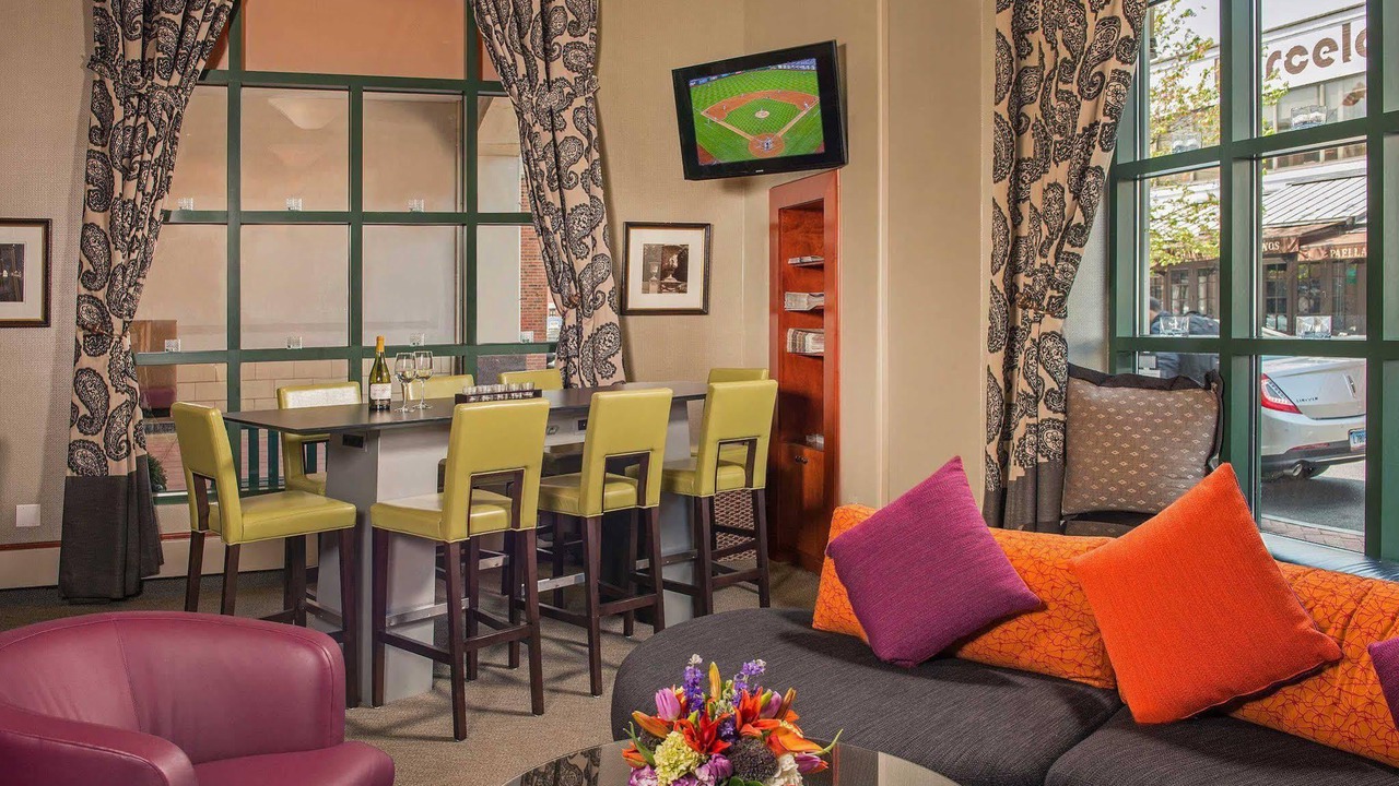 Photo of Livingroom in Downtown