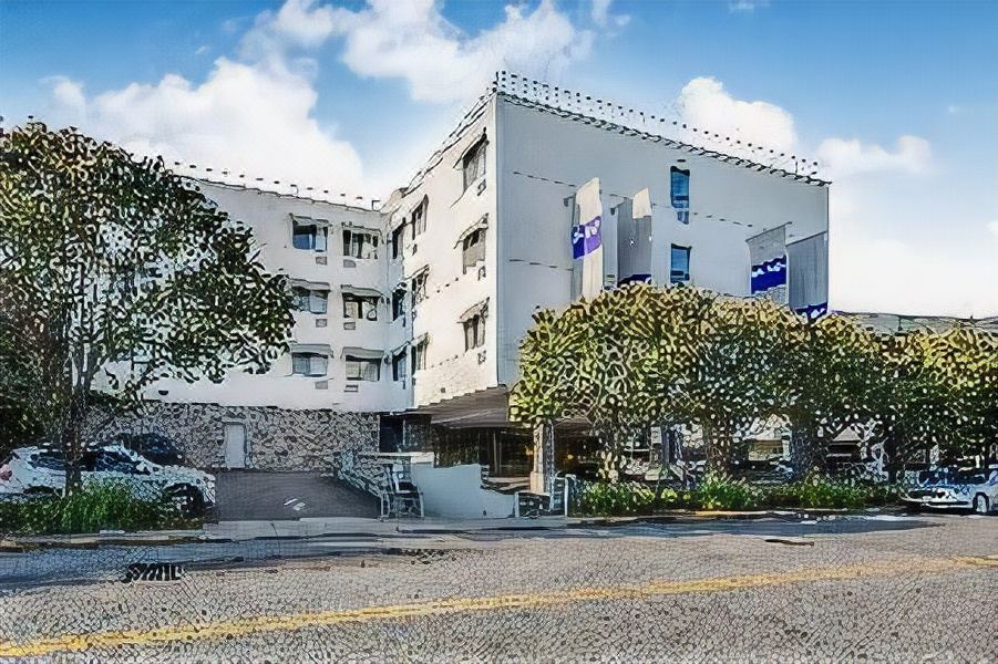 Photo of Buildings in Great Neck Plaza