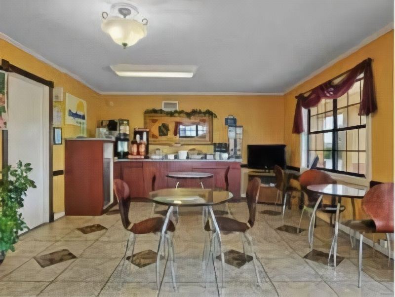 Photo of Livingroom in Monroe
