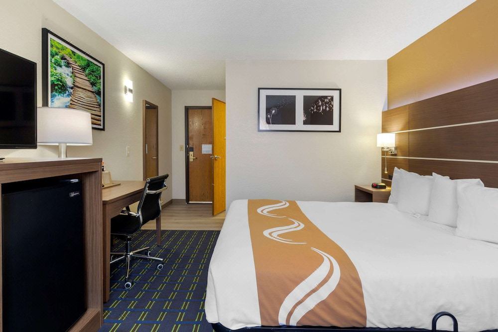 Photo of Bedroom in Lee