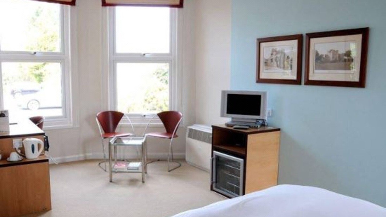 Photo of Livingroom in Guildford