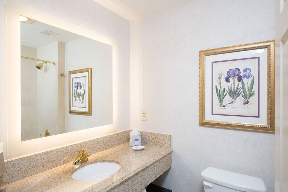 Photo of Bathroom in Highlands - Perkins
