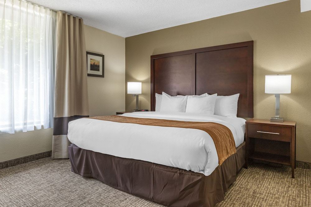 Photo of Bedroom in Executive Park
