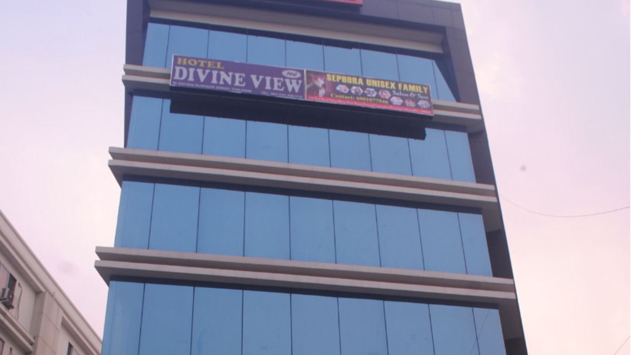Photo of Buildings in Sualkuchi