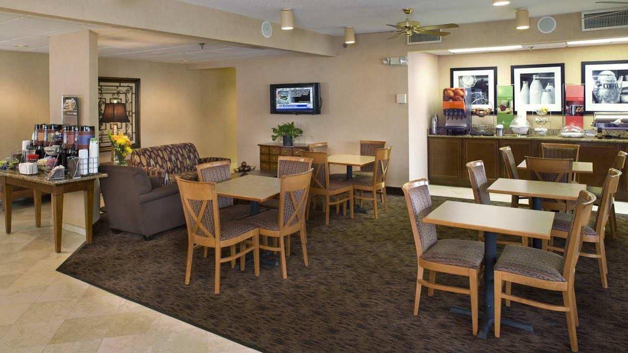 Photo of Livingroom in Oak Ridge