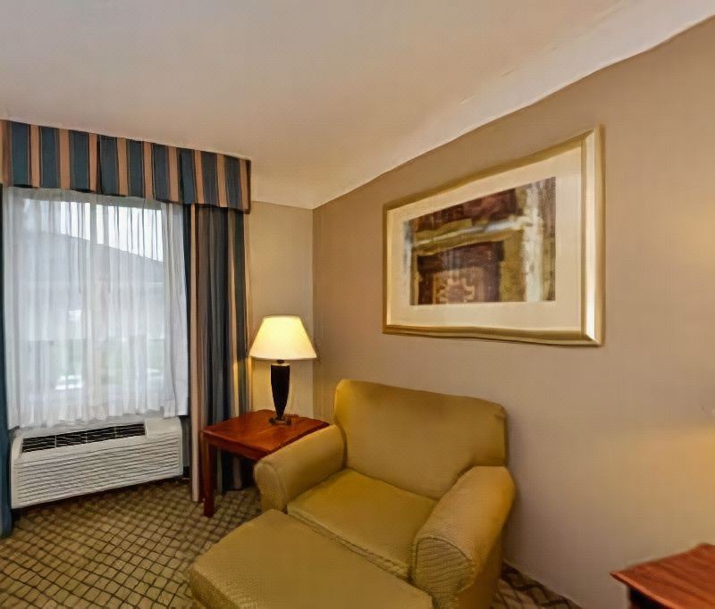 Photo of Livingroom in Madisonville