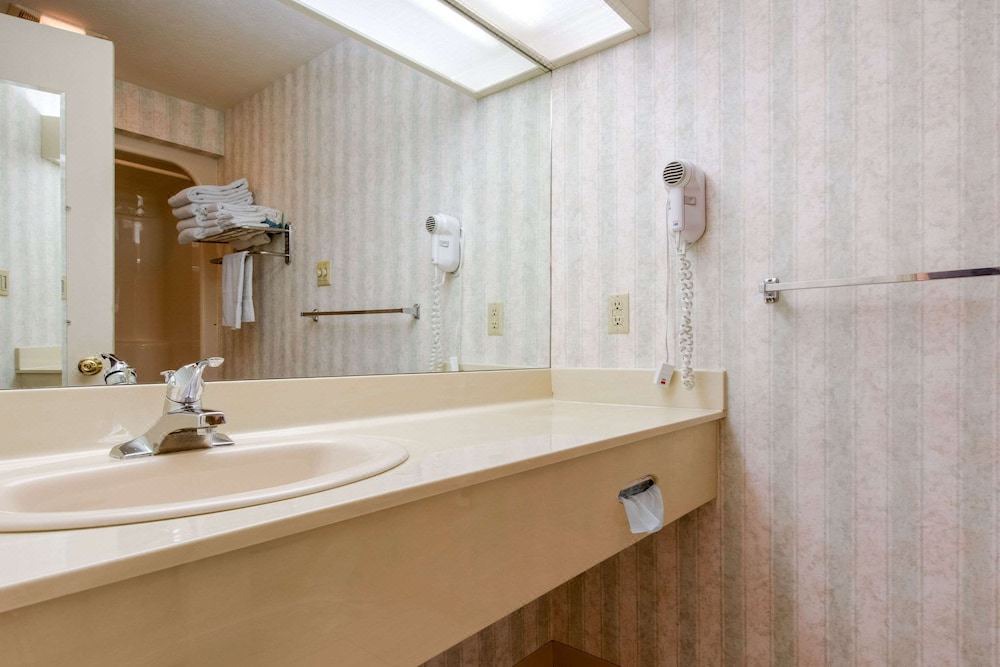 Photo of Bathroom in Breezewood