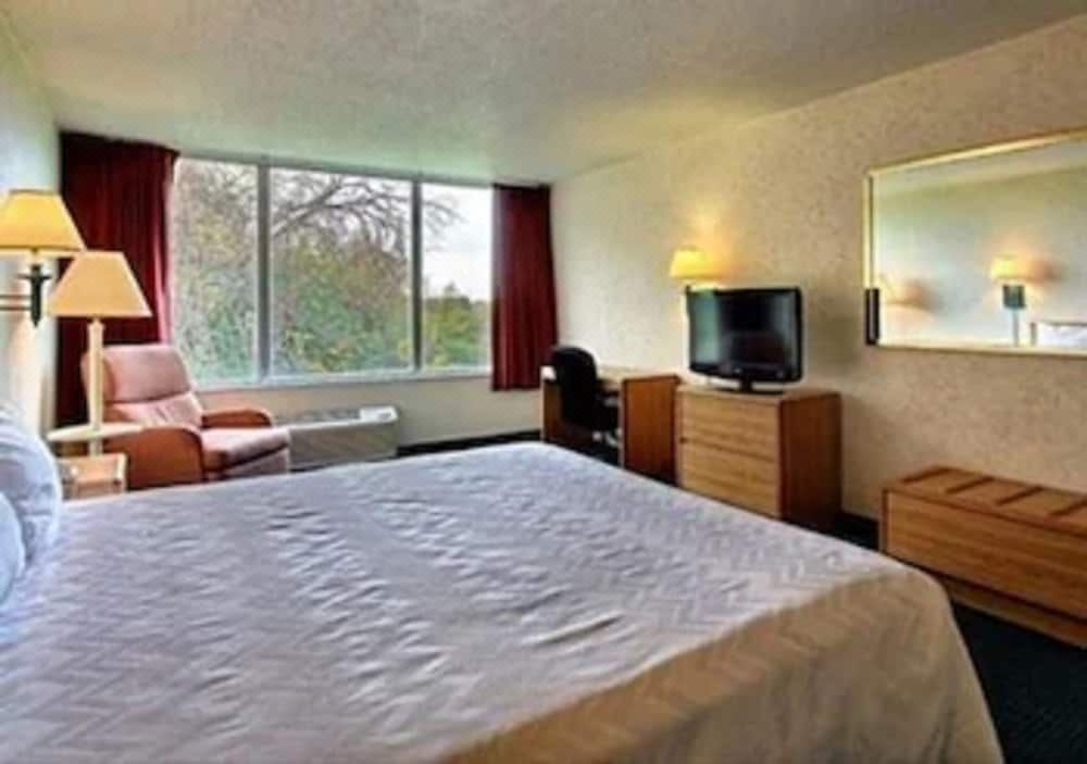 Photo of Bedroom in Flint