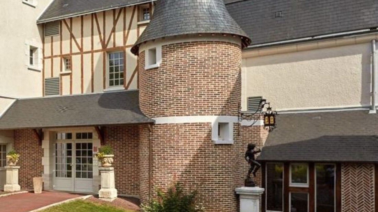 Photo of Buildings in Cour-Cheverny