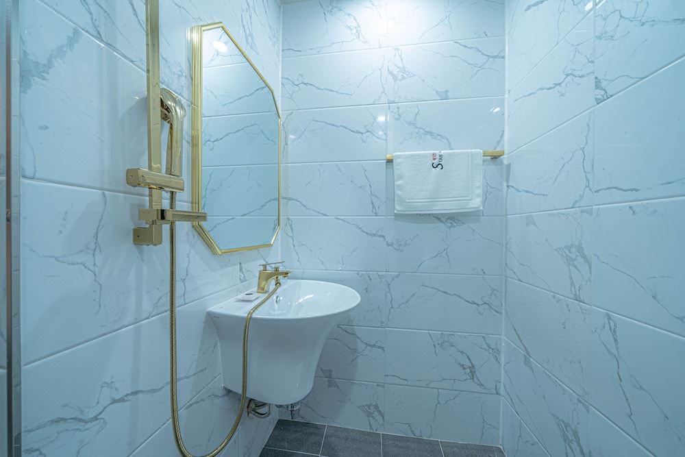 Photo of Bathroom in Suyeong-Gu