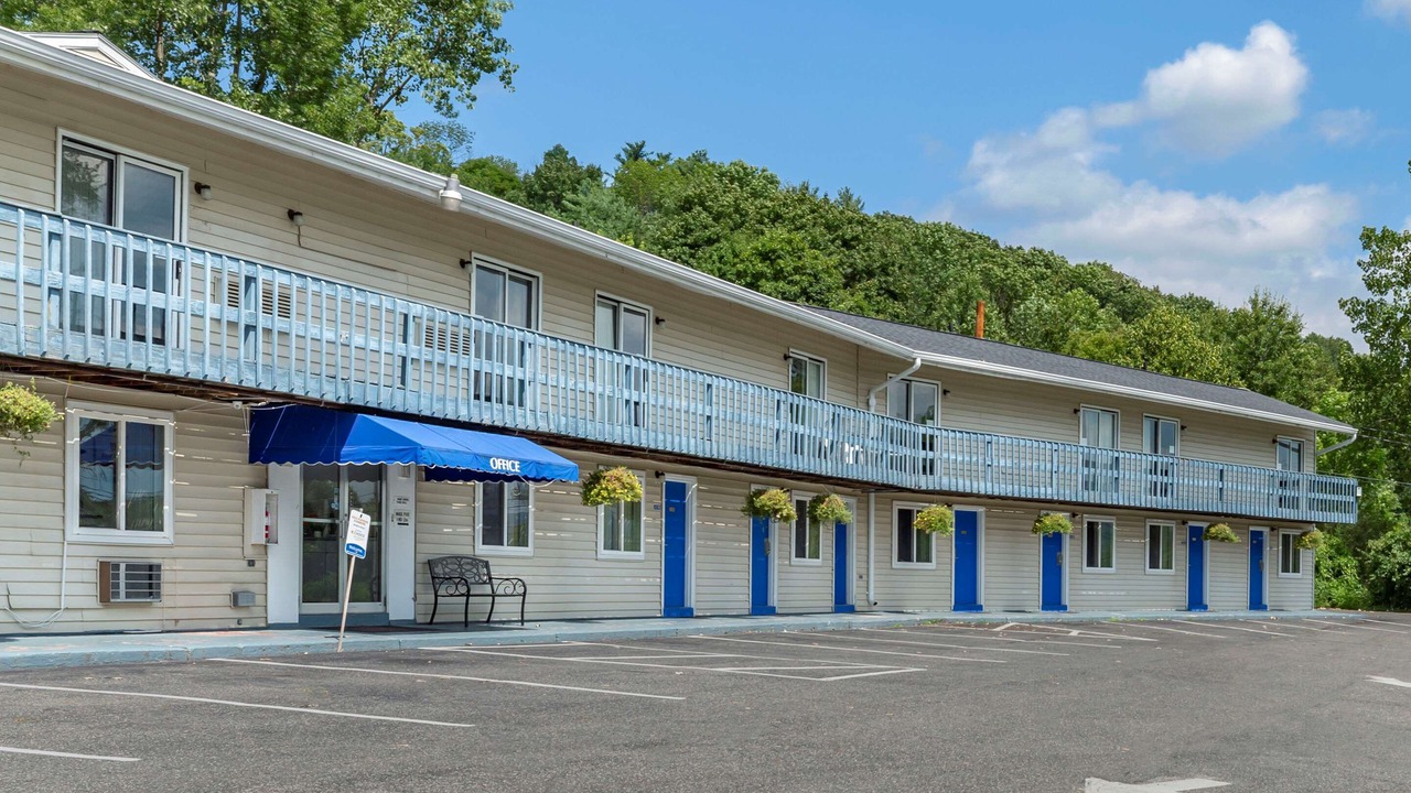 Photo of Buildings in Lee