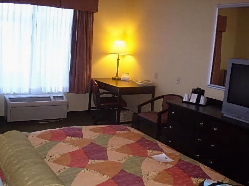 Photo of Livingroom in Coliseum Central