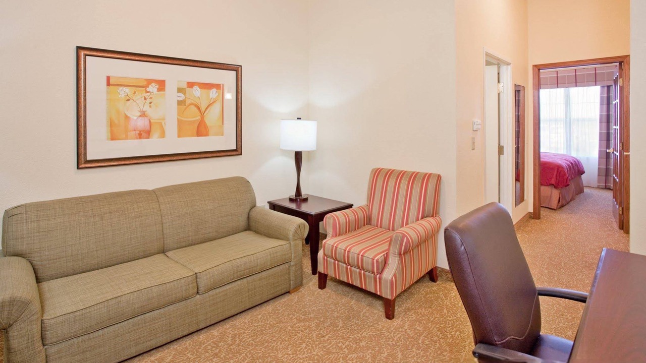 Photo of Livingroom in I-435 West KC-KS