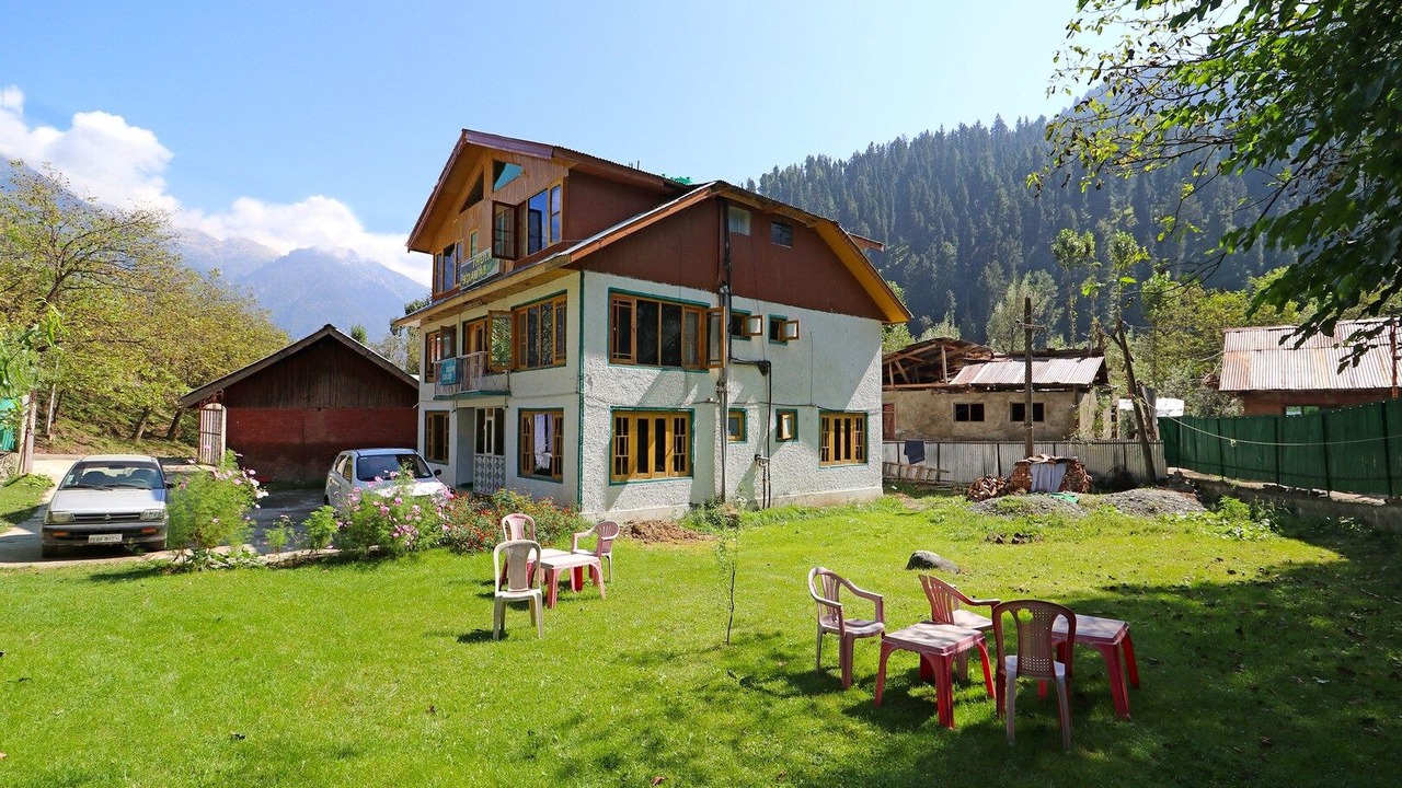 Photo of Buildings in Laripora