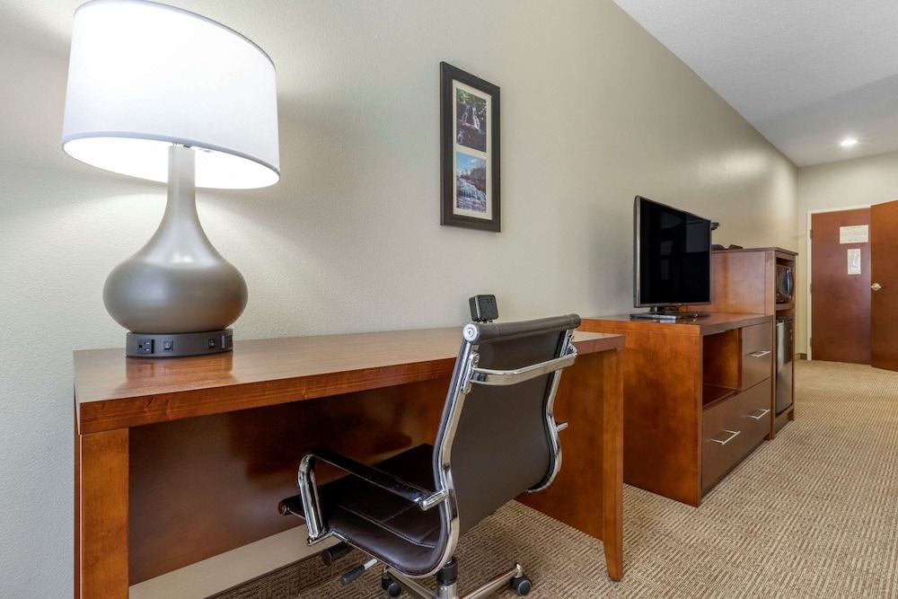 Photo of Livingroom in Lenoir