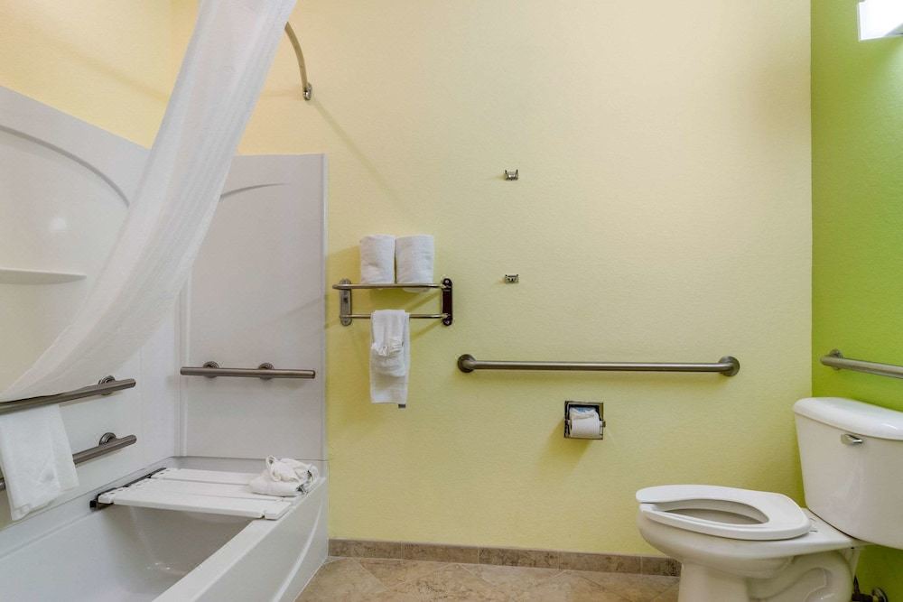 Photo of Bathroom in Lehigh Acres