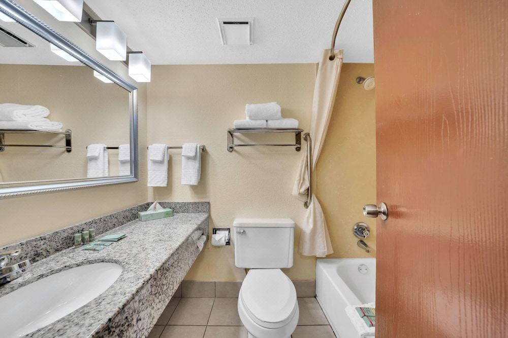 Photo of Bathroom in Coliseum Central