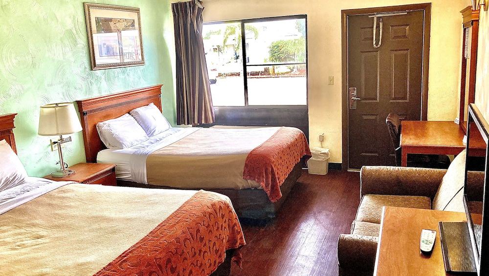 Photo of Bedroom in Okeechobee