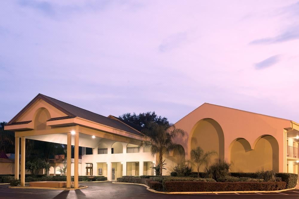 Photo of Buildings in Crystal River