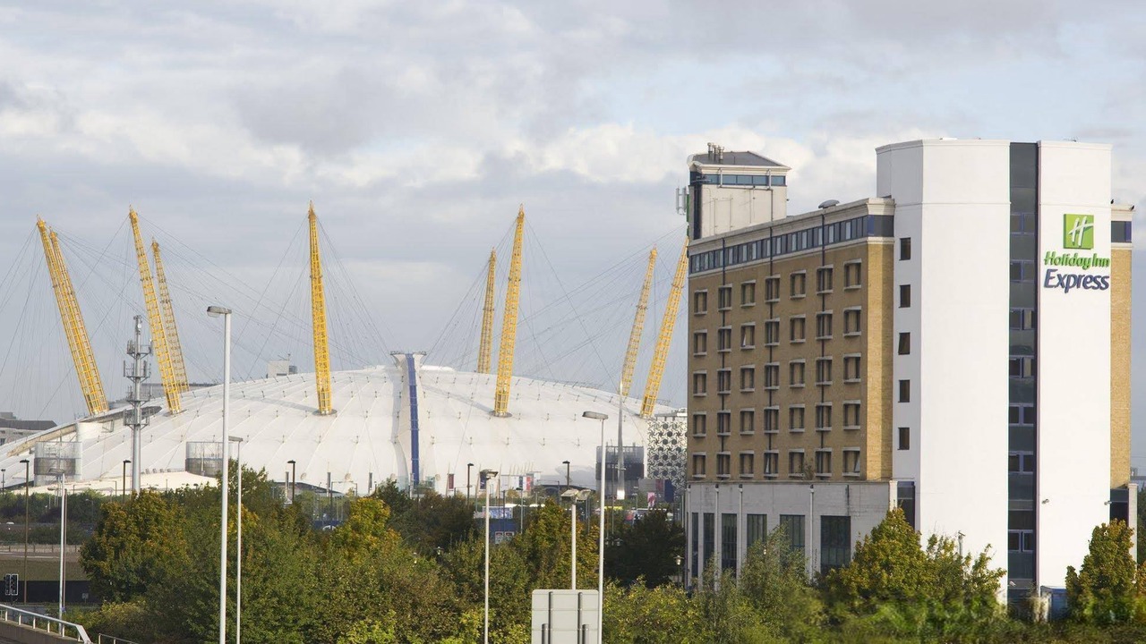 Photo of Buildings in Peninsula