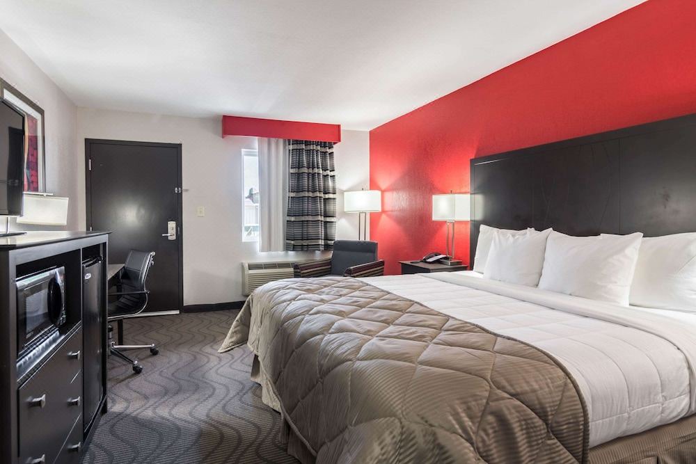 Photo of Bedroom in Russellville