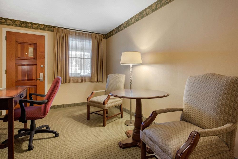 Photo of Livingroom in Breezewood