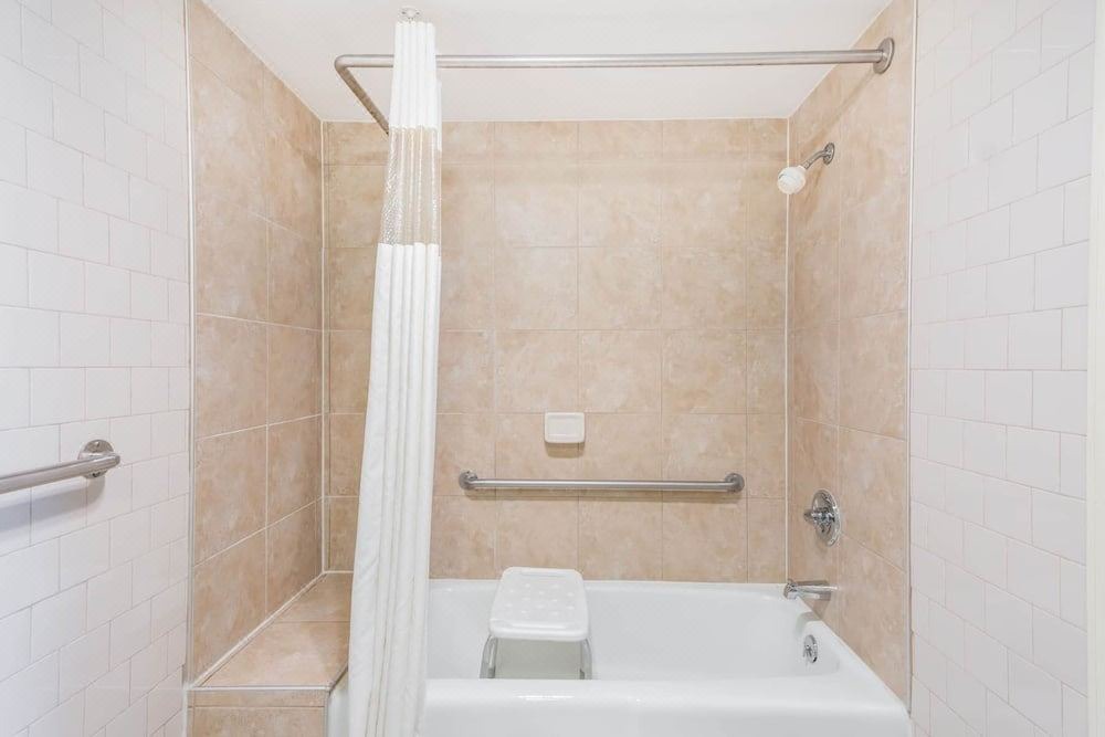 Photo of Bathroom in Hannibal