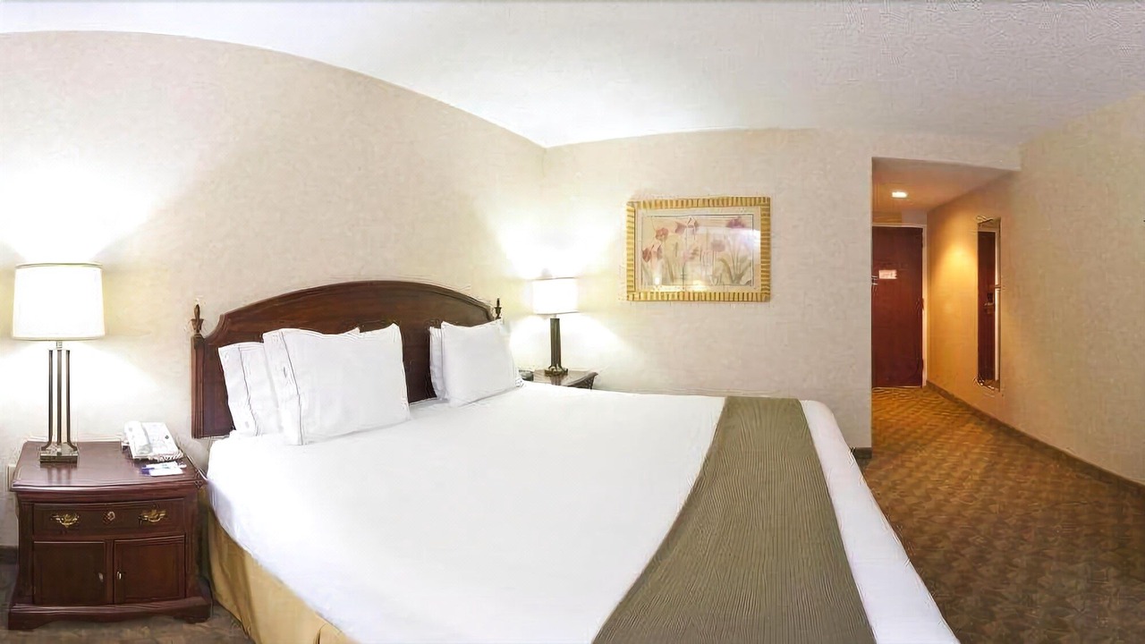 Photo of Bedroom in Hendersonville