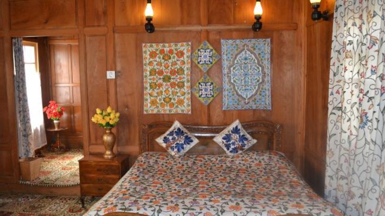 Photo of Bedroom in Nagin Bagh