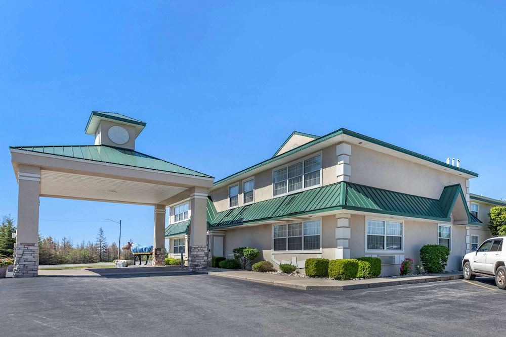 Photo of Buildings in Manistique