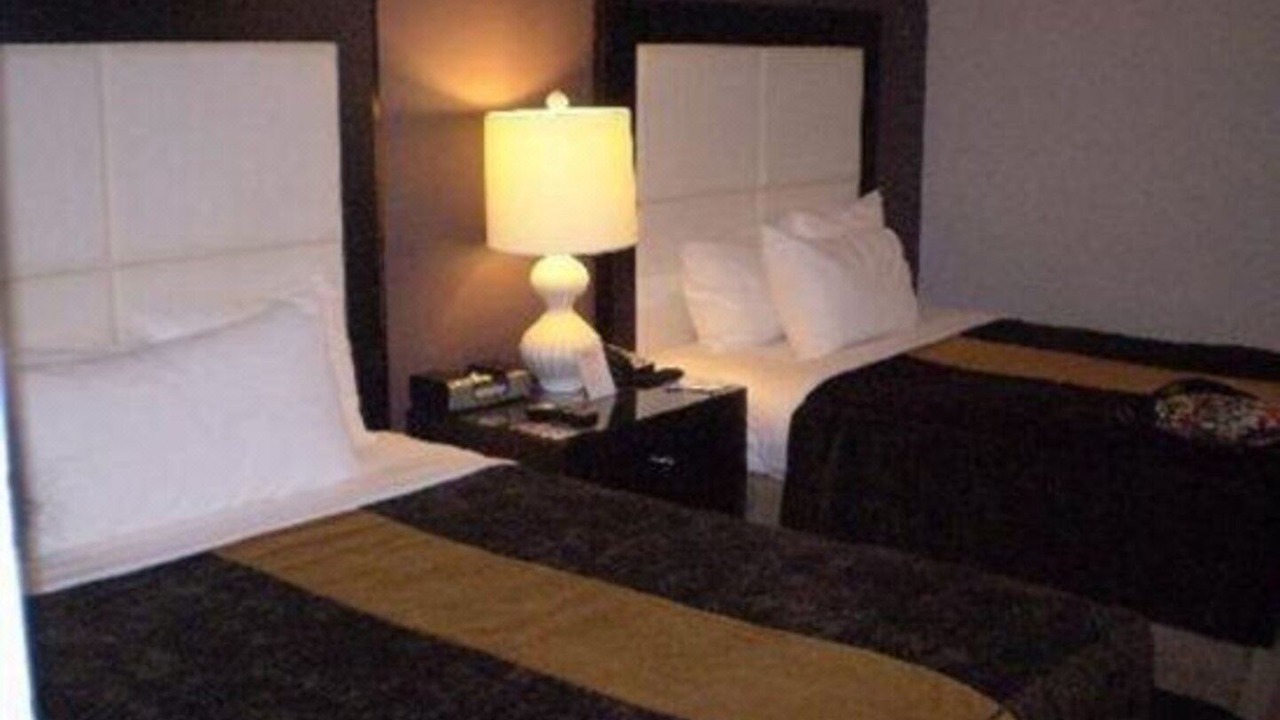 Photo of Bedroom in Great Neck Plaza