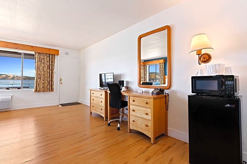 Photo of Livingroom in Lakeport