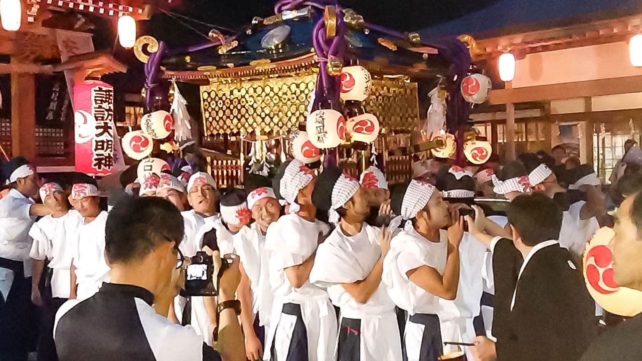 Photo of Human In Picture in Yamanakako