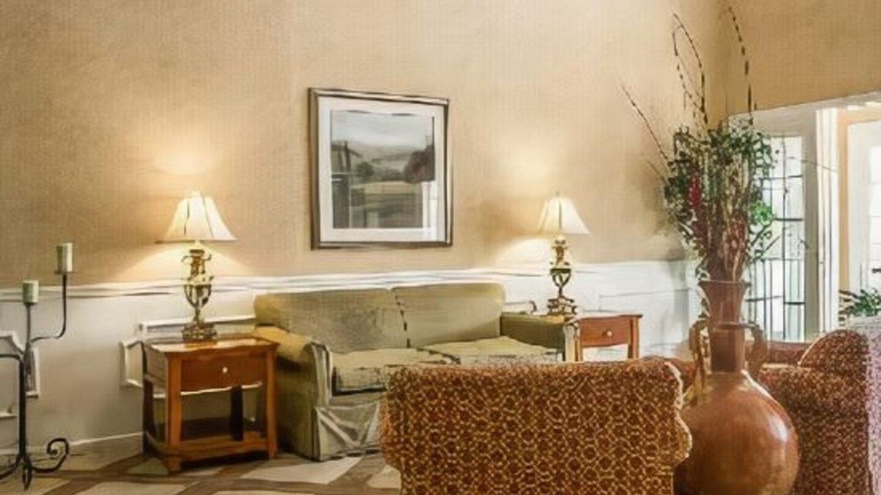Photo of Livingroom in LaGrange