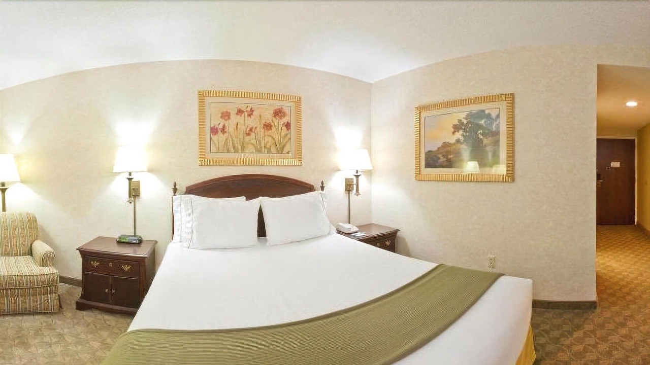 Photo of Bedroom in Hendersonville