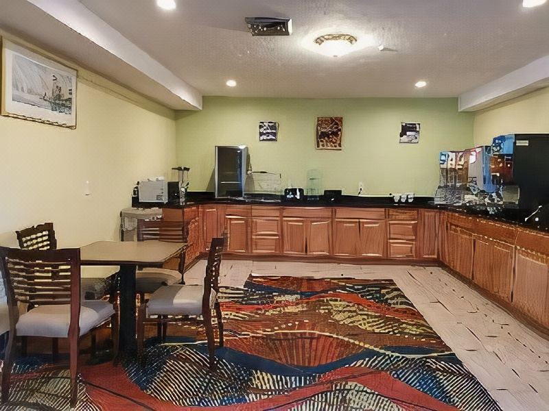 Photo of Livingroom in West Yarmouth