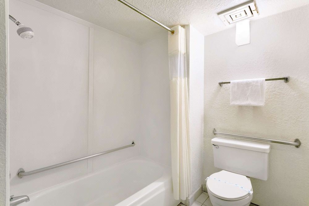 Photo of Bathroom in Needles