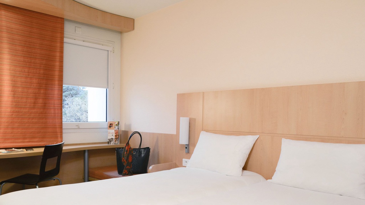 Photo of Bedroom in Caen City Centre