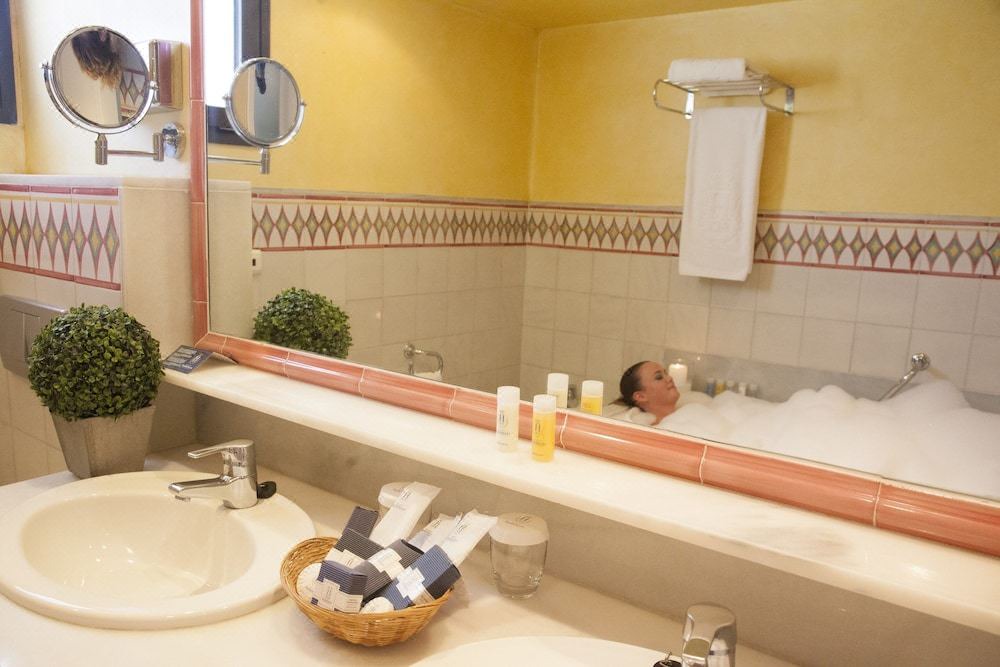 Photo of Bathroom in Los Barrios