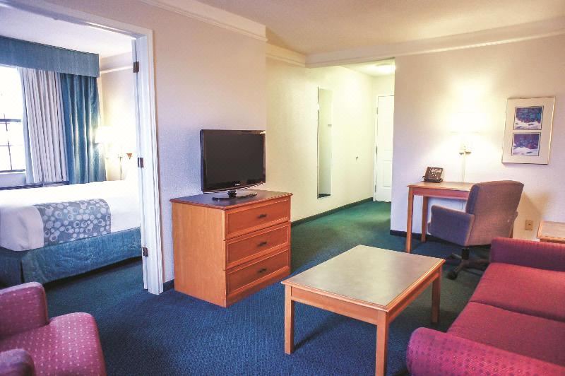 Photo of Livingroom in Quad Cities