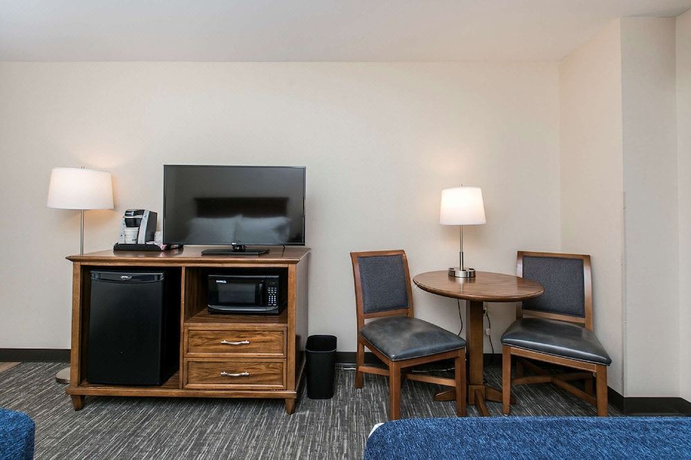 Photo of Livingroom in Elizabethtown