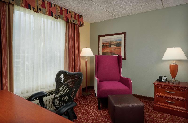 Photo of Livingroom in Central Newport News