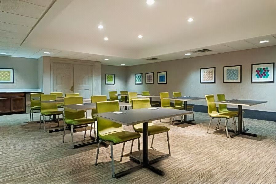 Photo of Livingroom in Summit Station