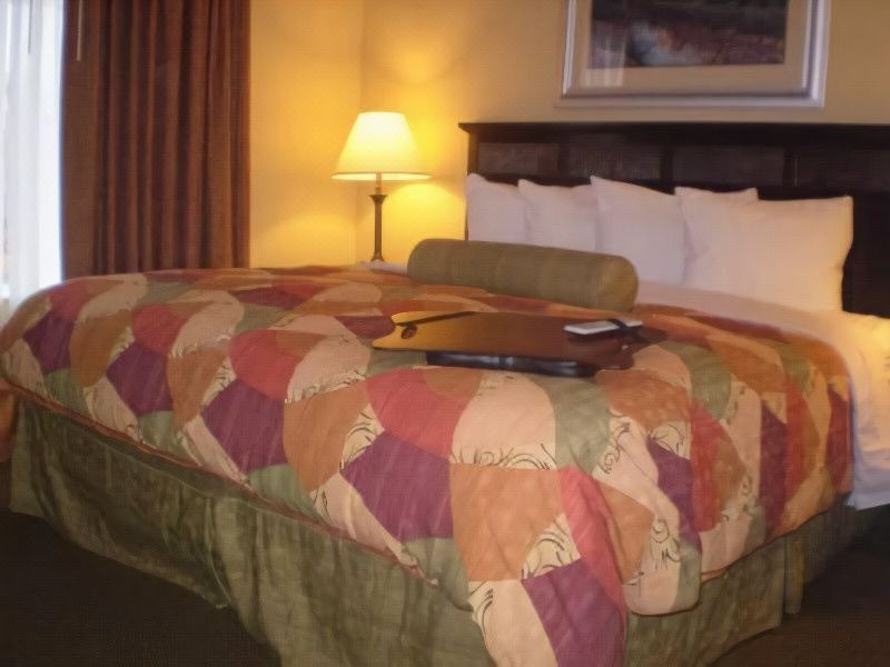 Photo of Bedroom in Coliseum Central