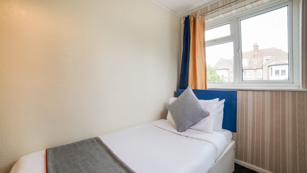 Photo of Bedroom in Westcliff-on-Sea