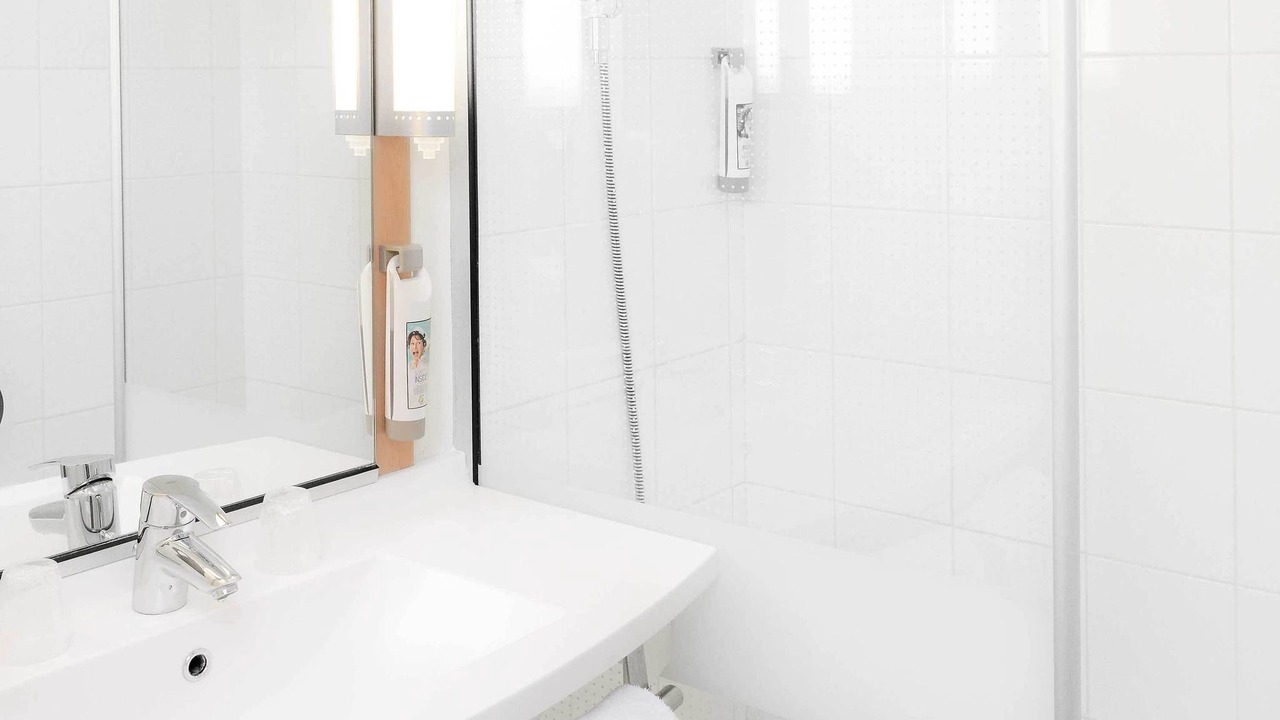 Photo of Bathroom in Caen City Centre