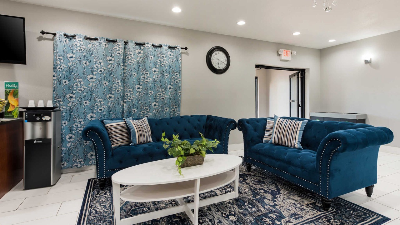 Photo of Livingroom in Roselawn Finance